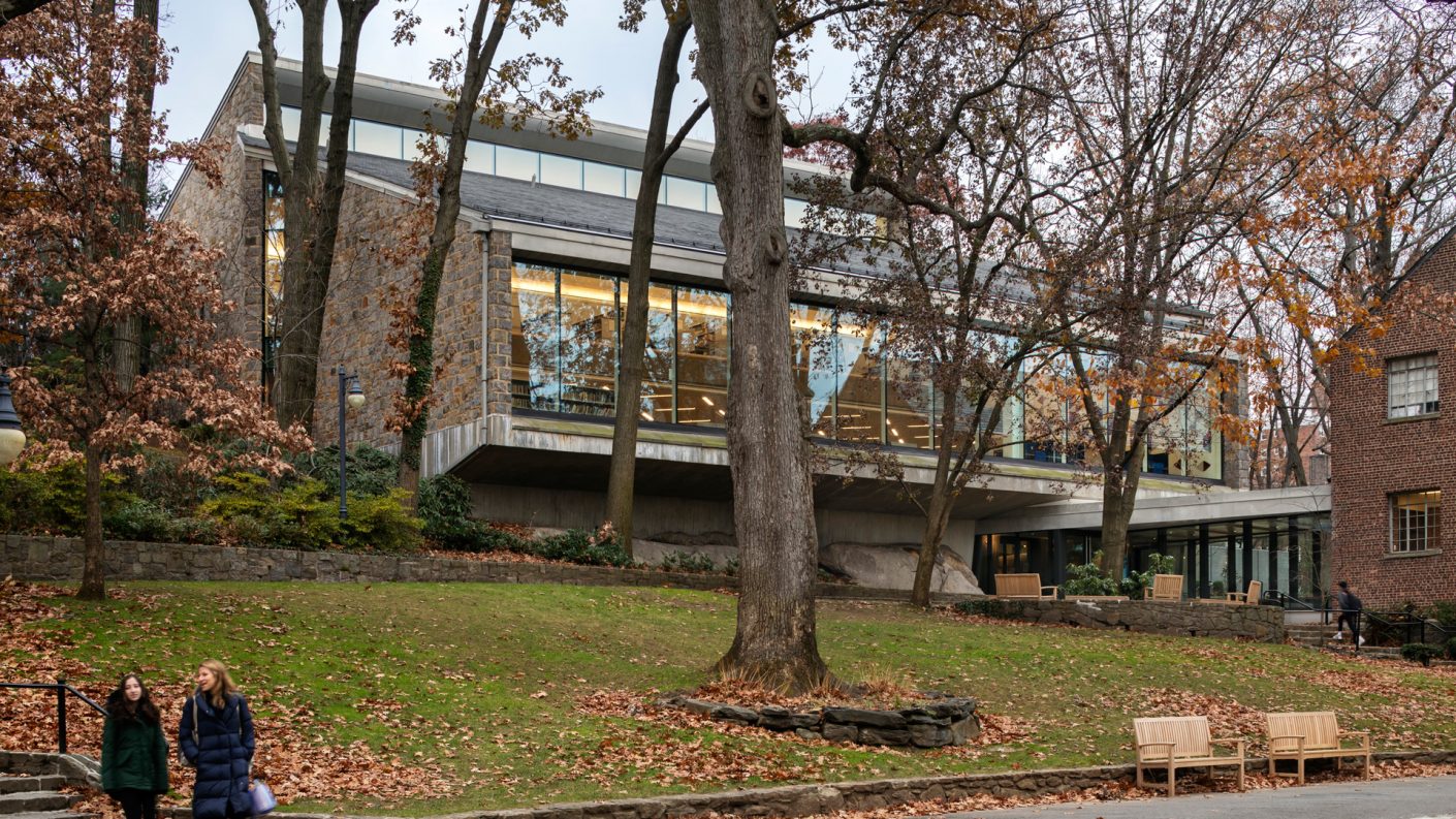 ECFS Tate exterior at main entrance across lawn